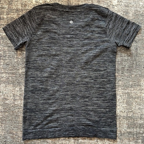 Lululemon swiftly tech short sleeve t-shirt - Size 4 - Picture 2 of 2